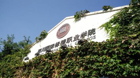 /Volumes/闫郝悦18855571721/成都采风照片/未命名文件夹/魔法公司 刘文妍.jpg